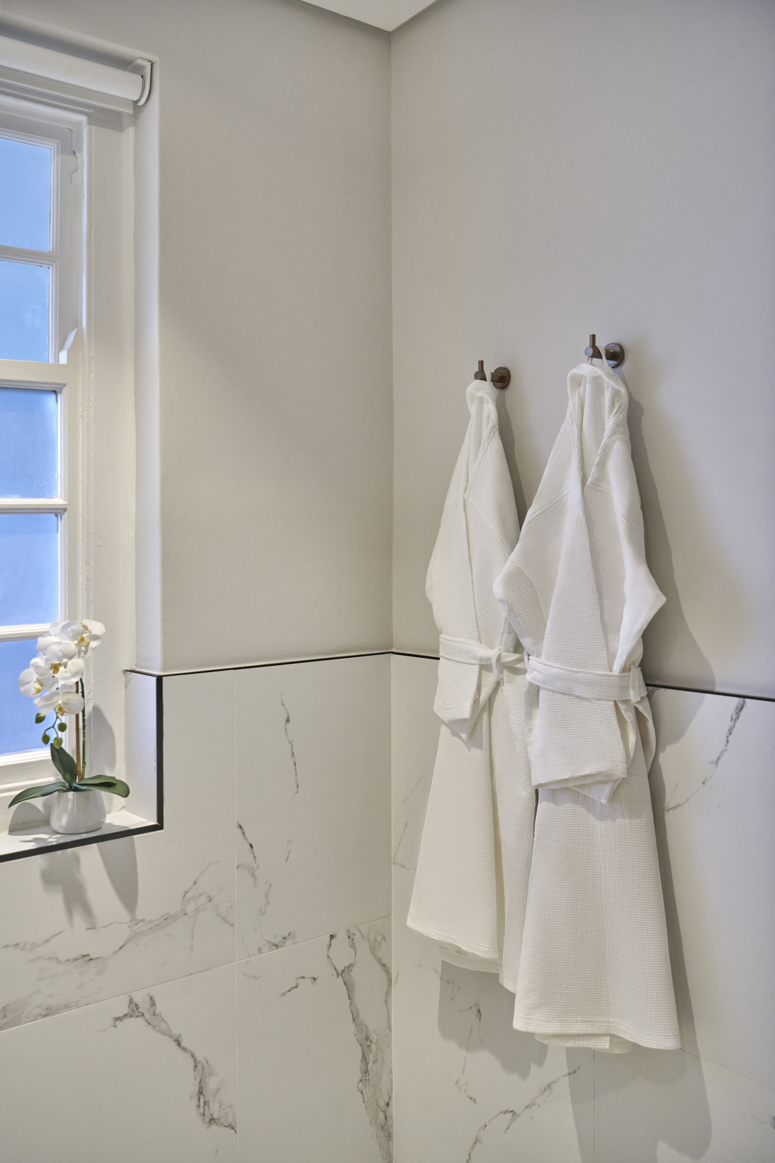 classic room | bathroom | separate bathtub and shower, free toiletries, hair dryer, bathrobes