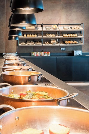Daily buffet breakfast (EUR 21.50 per person)