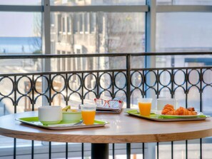 Daily continental breakfast for a fee - ibis budget Nice Californie Lenval (Nice)