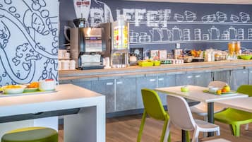 PÀivittÀinen mannermainen aamiainen (8.90 EUR per henkilö)