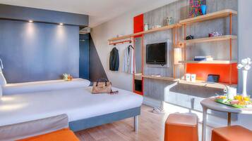 Familjerum - flera sängar | Skrivbord, mörkläggningsgardiner, ljudisolering och gratis wi-fi