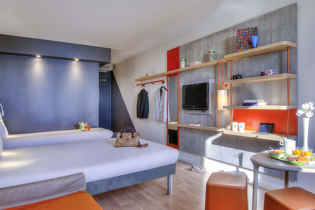 家庭客房, 多張床 | 書桌、遮光布/窗簾、隔音、免費無線上網