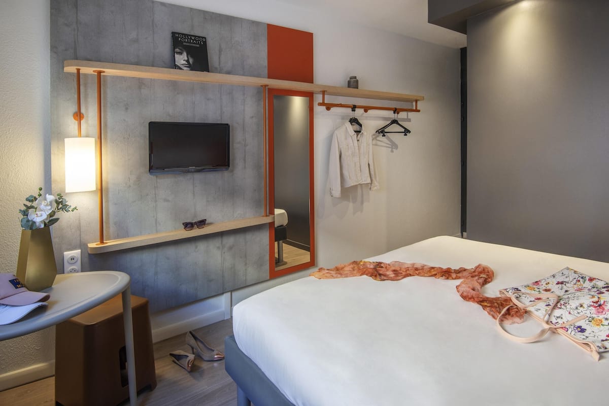 Habitación doble, 1 cama doble | Escritorio, cortinas opacas, sistema de insonorización y wifi gratis