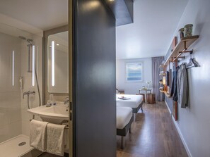 Desk, blackout curtains, soundproofing, free WiFi - ibis budget Nice Californie Lenval (Nice)
