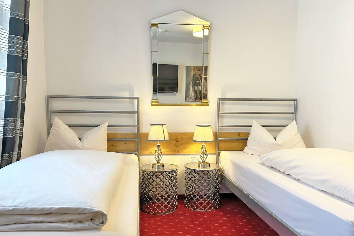 Basic Double Room | Minibar, in-room safe, soundproofing, WiFi (free)