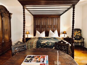 Classic-Vierbettzimmer, Stadtblick | 1 Schlafzimmer, Minibar, Zimmersafe, individuell dekoriert