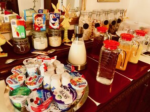 بوفيه فطور مجانًا في أيام الأسبوع