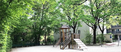 Área de juegos infantiles al aire libre