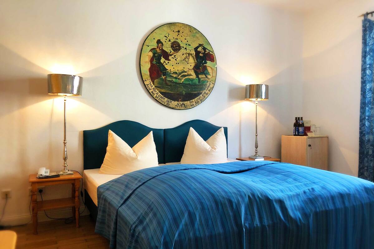 Minibar, in-room safe, soundproofing, WiFi (free)