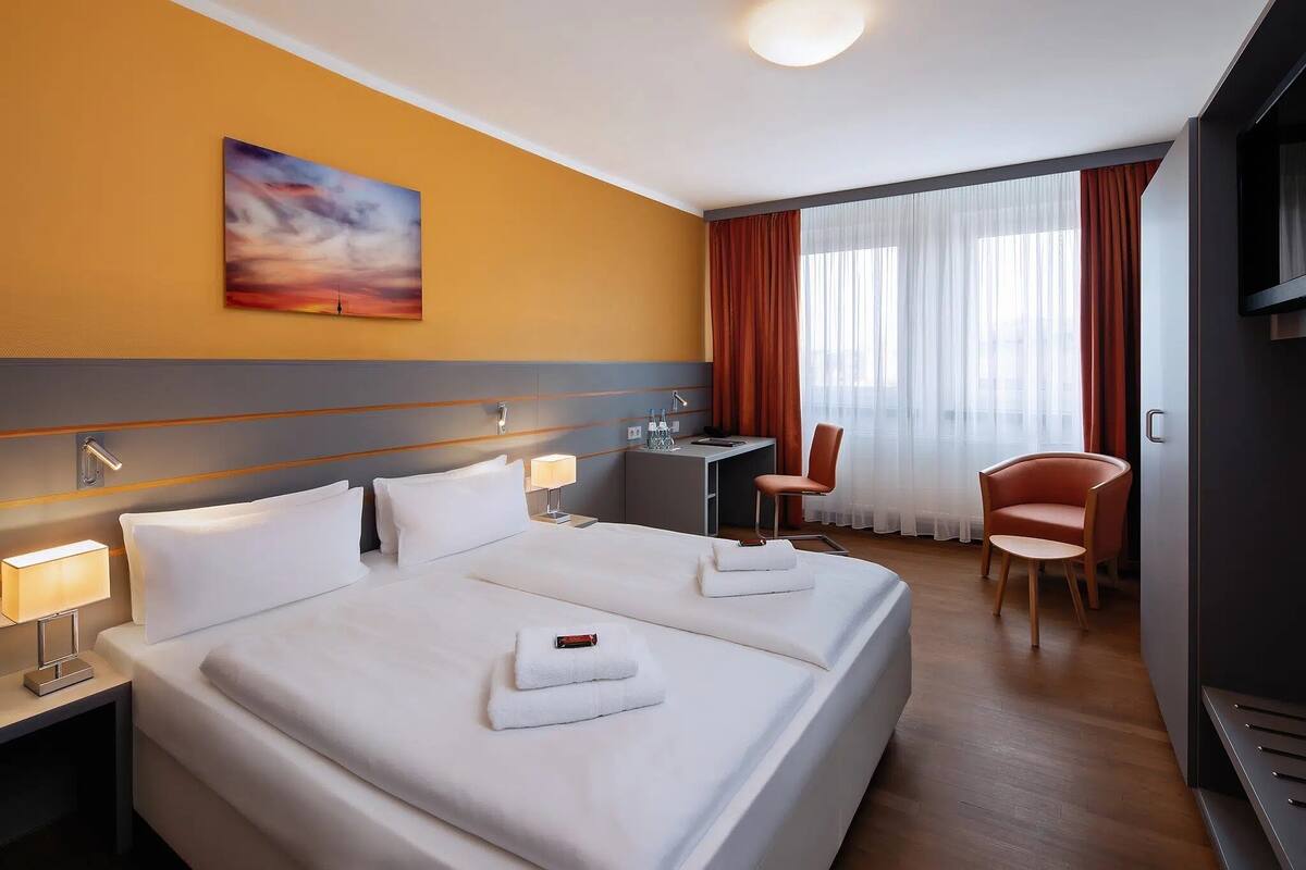 Hypo-allergenic bedding available, in-room safe, desk