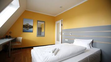 Comfort-Einzelzimmer | Allergikerbettwaren, Zimmersafe, Schreibtisch, Bügeleisen/Bügelbrett