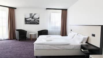 Standard Double Room | Hypo-allergenic bedding, in-room safe, desk, iron/ironing board