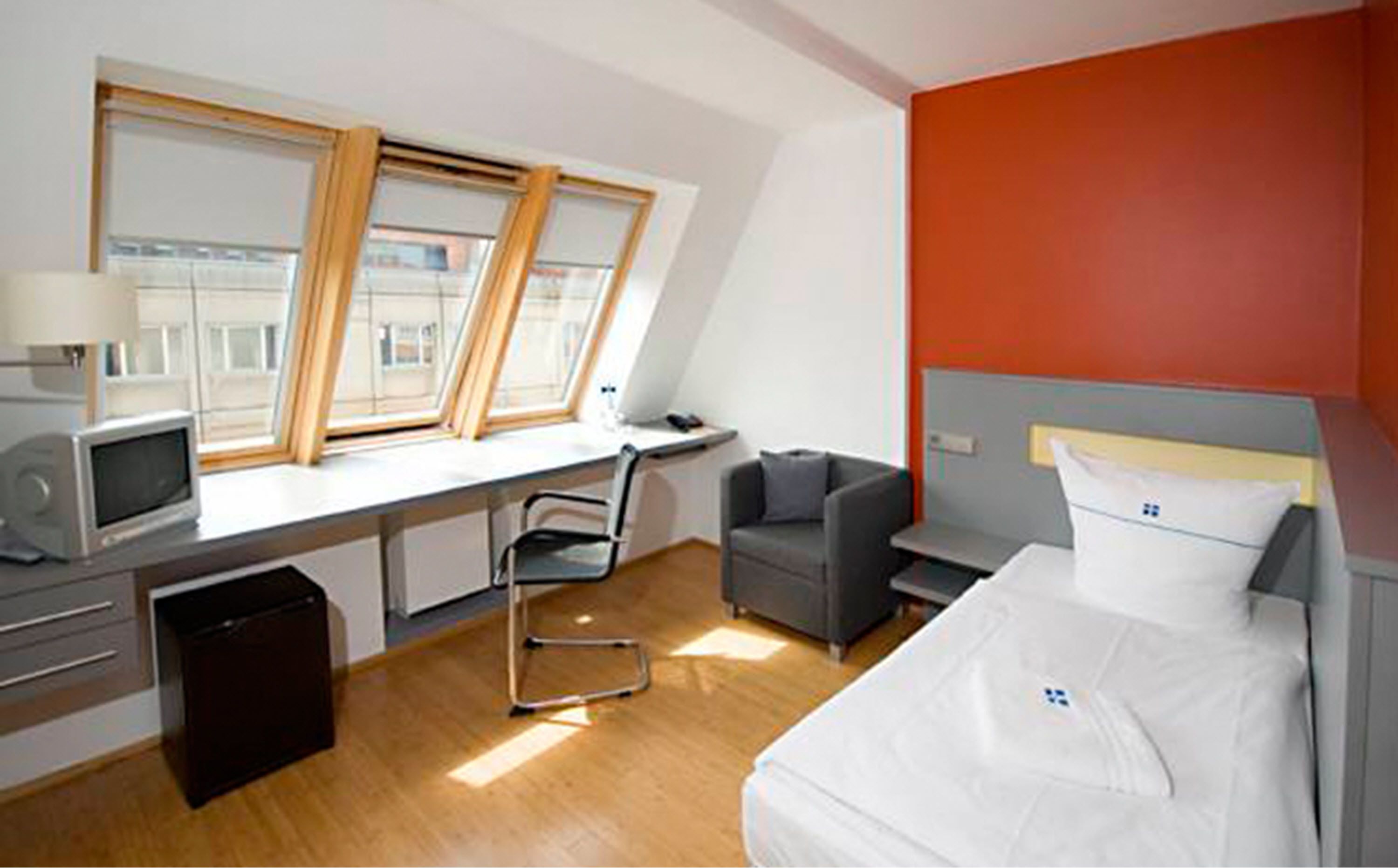 hypo-allergenic bedding, in-room safe, desk, iron/ironing board