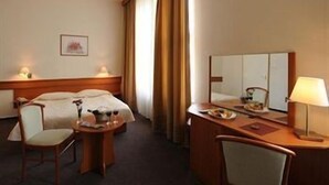 Room service - dining - Hunguest Hotel Platanus (Budapest)