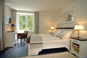 Double Room (Souterrain) | Hypo-allergenic bedding, in-room safe, individually decorated
