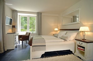 Double Room (Souterrain) | Hypo-allergenic bedding, in-room safe, individually decorated