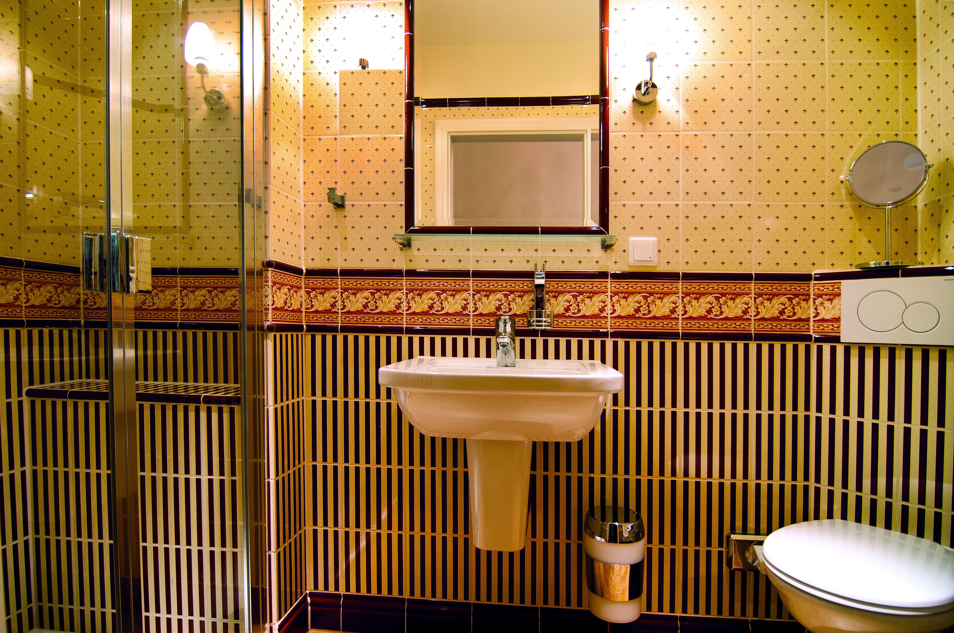 comfort double room | bathroom | free toiletries, hair dryer, towels