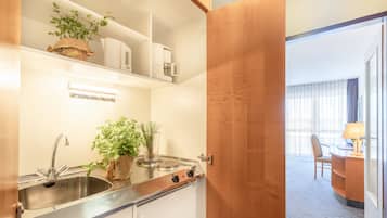 Literie hypoallergénique, coffres-forts dans les chambres, bureau