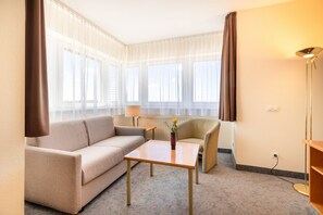 Double Room with Kitchenette | 1 bedroom, hypo-allergenic bedding, in-room safe, desk