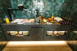 Desayuno buffet todos los días (EUR 11 por persona) 