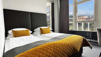 Family Suite | Minibar, in-room safe, blackout curtains, soundproofing