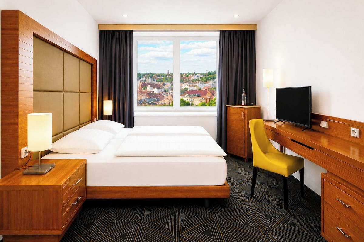 Quarto casal ou duplo econômico | Frigobar, cofres nos quartos, cortinas blackout, quartos à prova de som