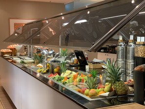 Desayuno buffet (AUD 29 por persona) 