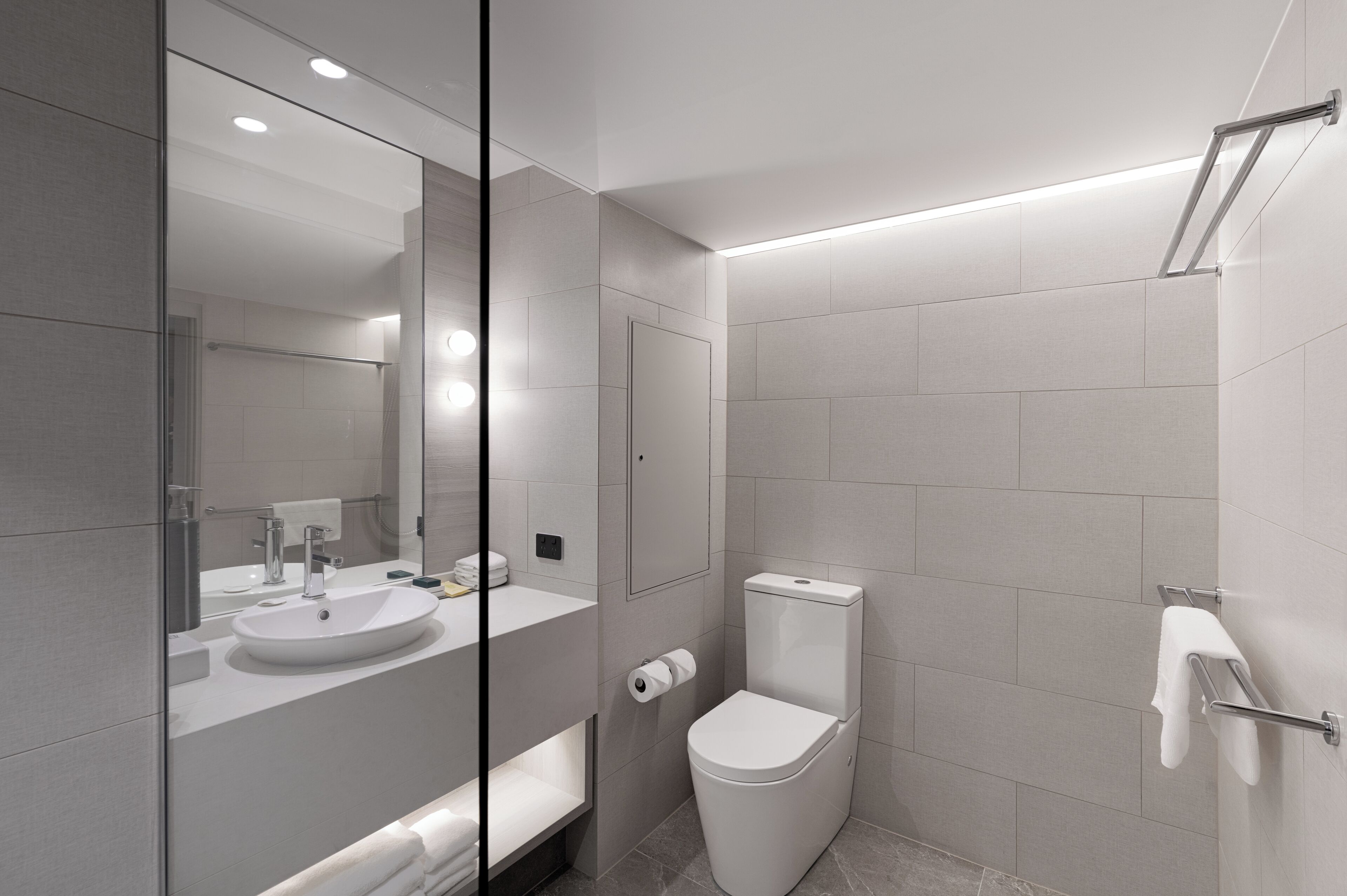 king junior suite | bathroom | shower, free toiletries, hair dryer, bathrobes