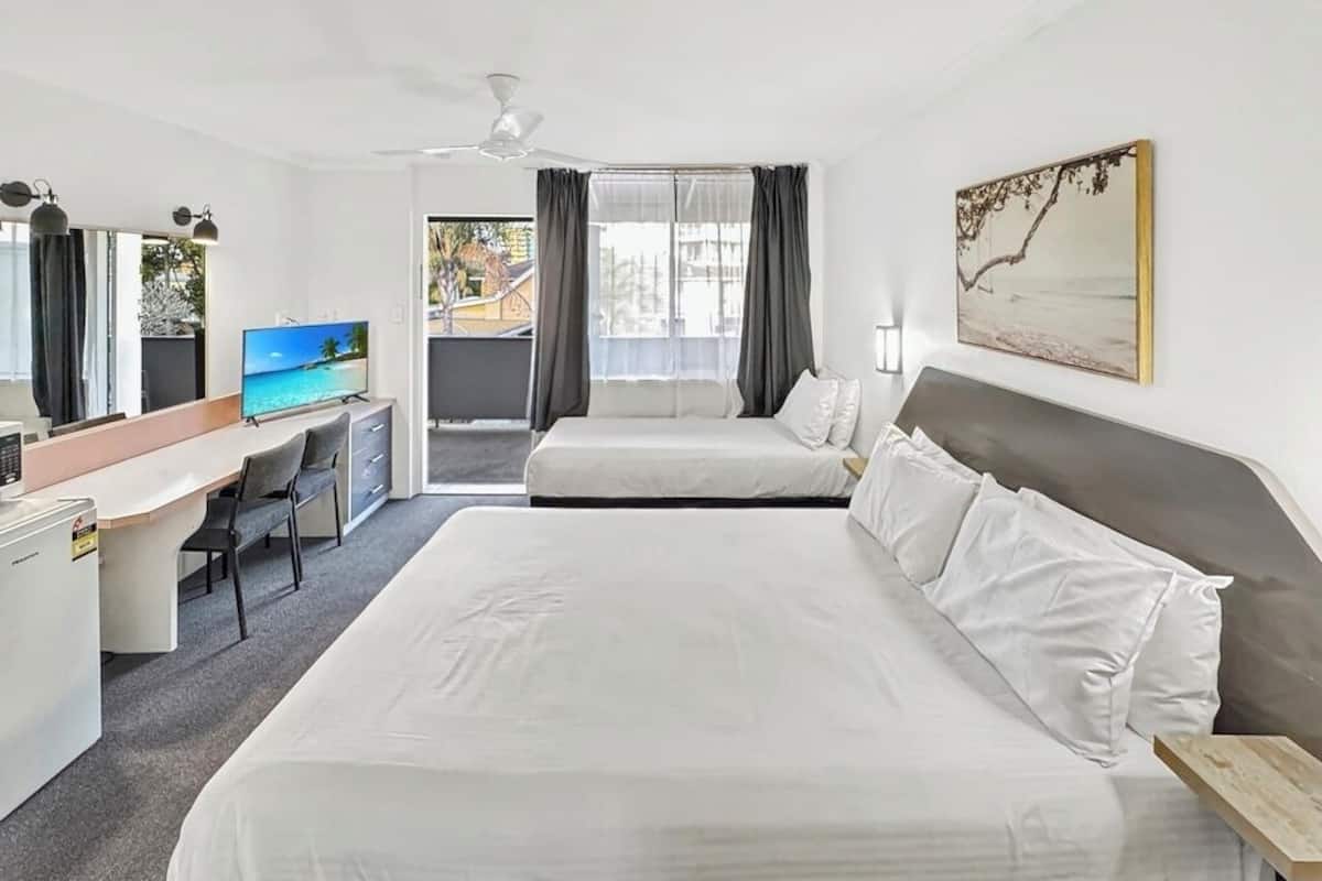 Standard Room, Multiple Beds, Non Smoking, Balcony (Twin balcony queen)