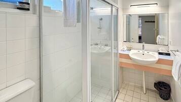 Quadrupla familiare, letti multipli, non fumatori | Bagno | Asciugacapelli, asciugamani, sapone, shampoo