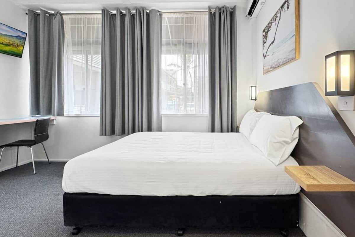 Basic Double Room Single Use, 1 Double Bed, Non Smoking (Budget double)