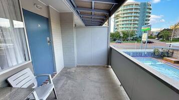 Standard Room, Multiple Beds, Non Smoking, Balcony (Twin balcony queen) | Balcony