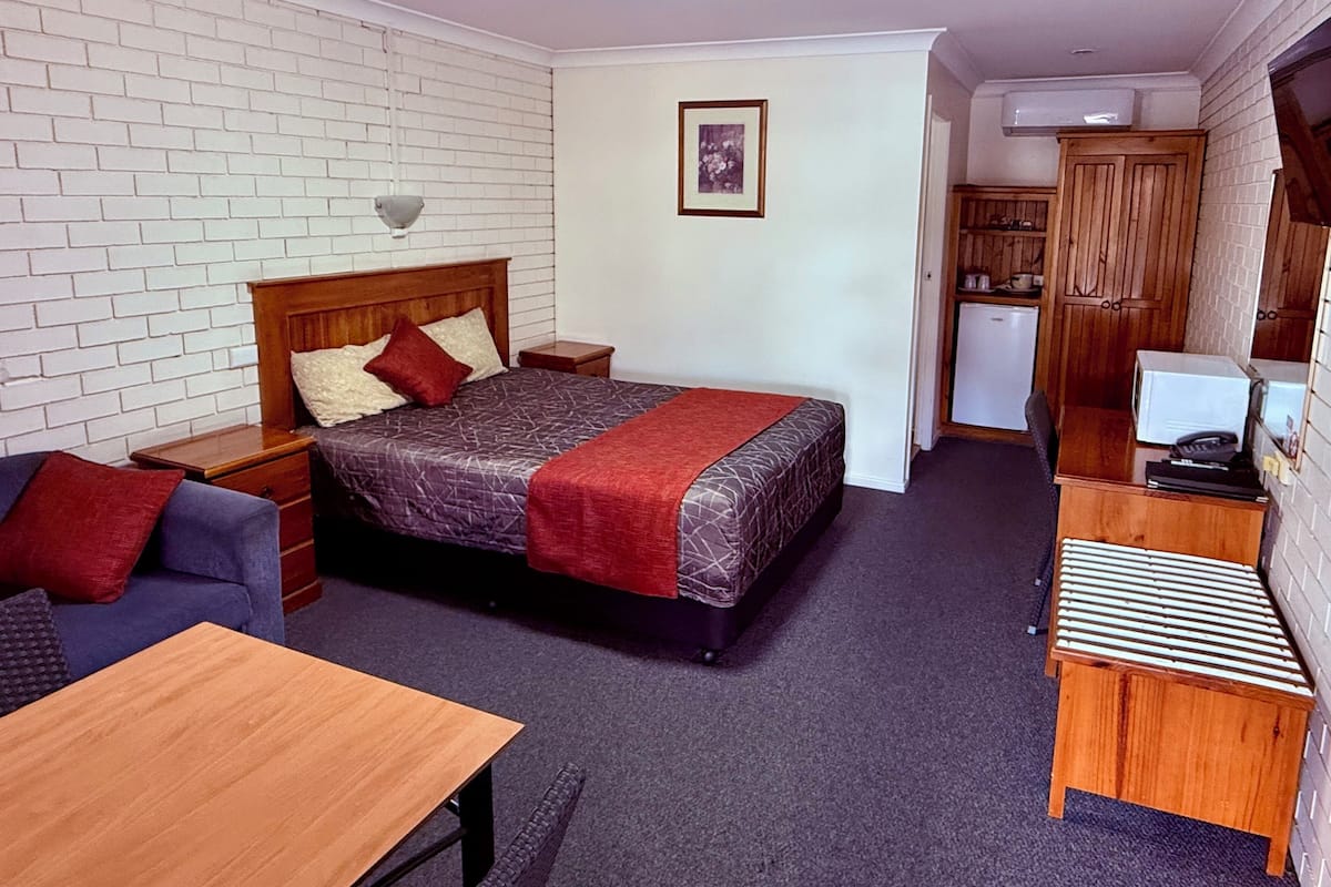 2 bedrooms, desk, iron/ironing board, free WiFi