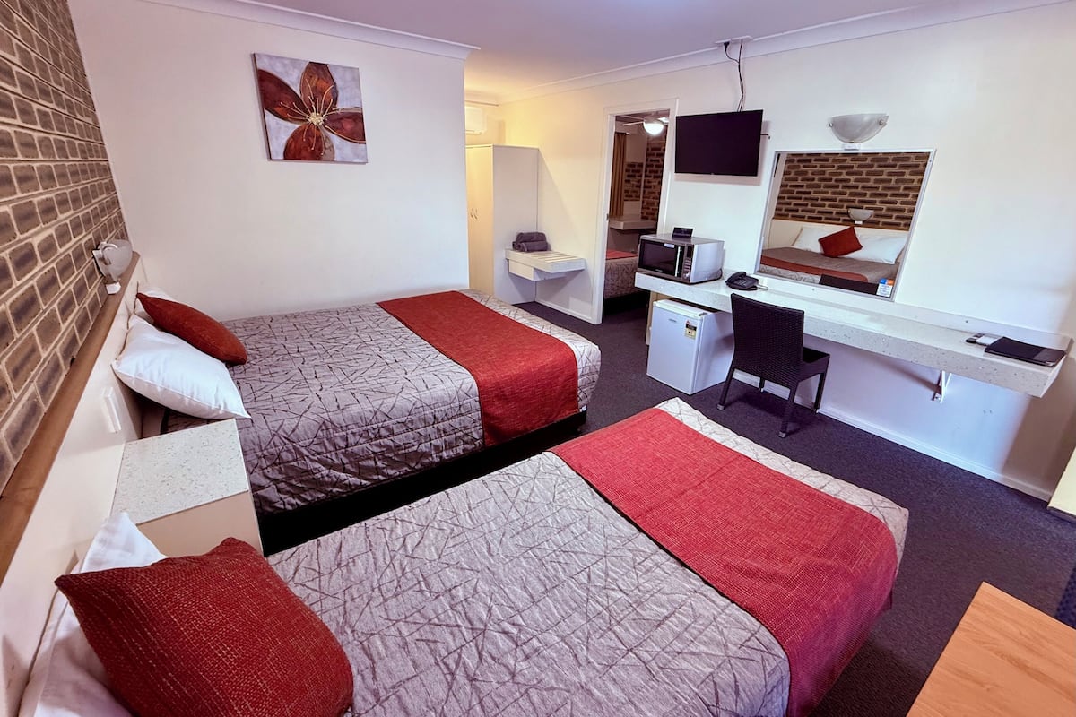 2 bedrooms, desk, iron/ironing board, free WiFi