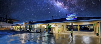 Top Of The Town Motel