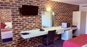 2 slaapkamers, een bureau, een strijkplank/strijkijzer, gratis wifi
