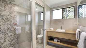 Superior Queen & Single | Bathroom | Shower, free toiletries, hair dryer, towels