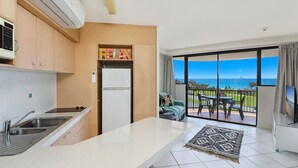 Apartamento estándar, 1 habitación, no fumadores, cocina (One Bedroom Apartment Mid Level) | Zona de estar