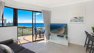 Deluxe One Bedroom Apartment Upper Level | Living area