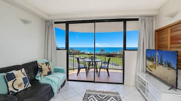 One Bedroom Apartment Mid Level | Living area