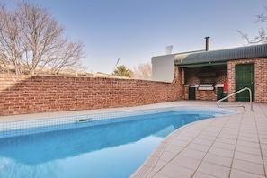Piscine intérieure, piscine extérieure