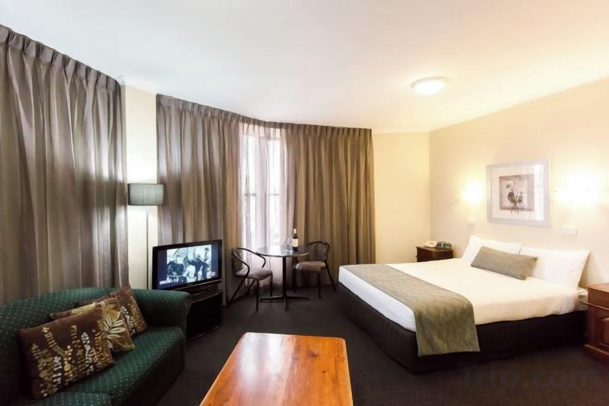 Executive Queen Room with Spa Bath
