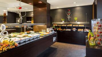 Café da manhã com buffet todos os dias mediante uma taxa