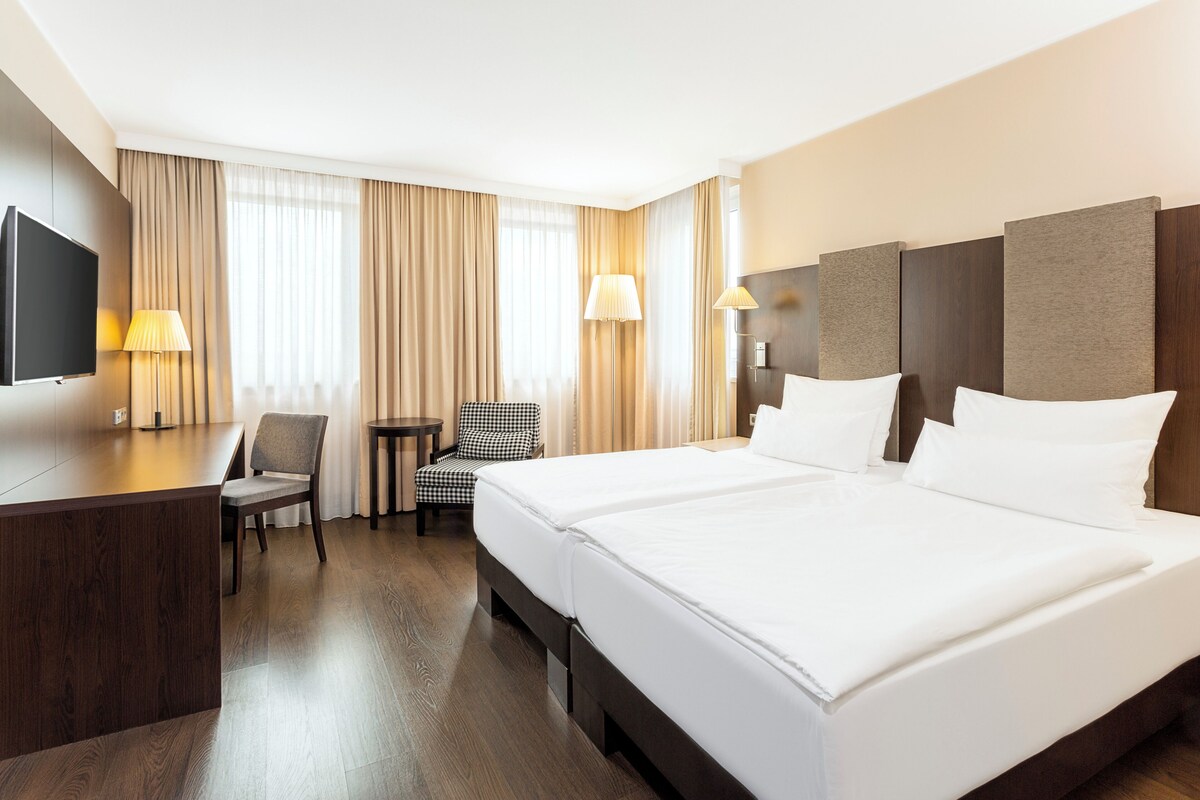 Ropa de cama hipoalergénica, colchones con pillow-top y minibar
