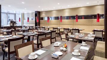 Tägliches Frühstücksbuffet gegen Gebühr