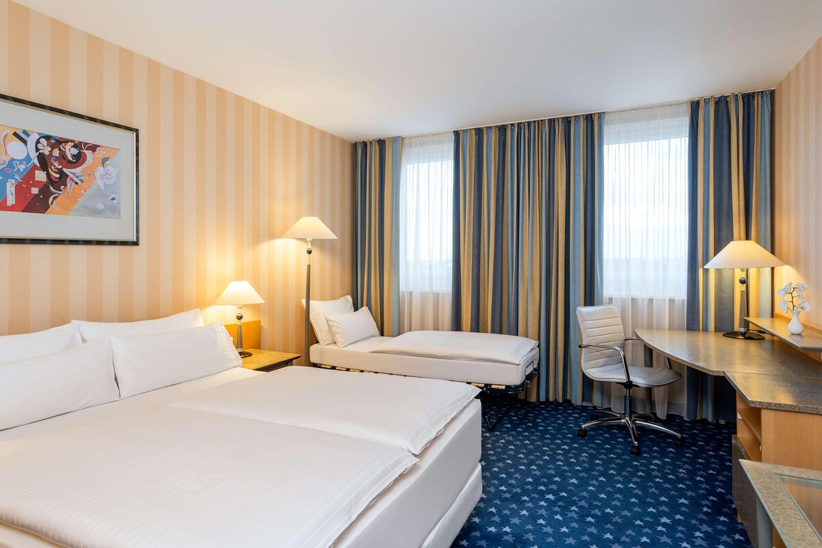 Ropa de cama hipoalergénica, colchones con pillow-top y minibar