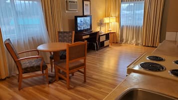 Efficiency, Habitación estándar, 1 cama de matrimonio | Escritorio, cortinas opacas, tabla de planchar con plancha y wifi gratis