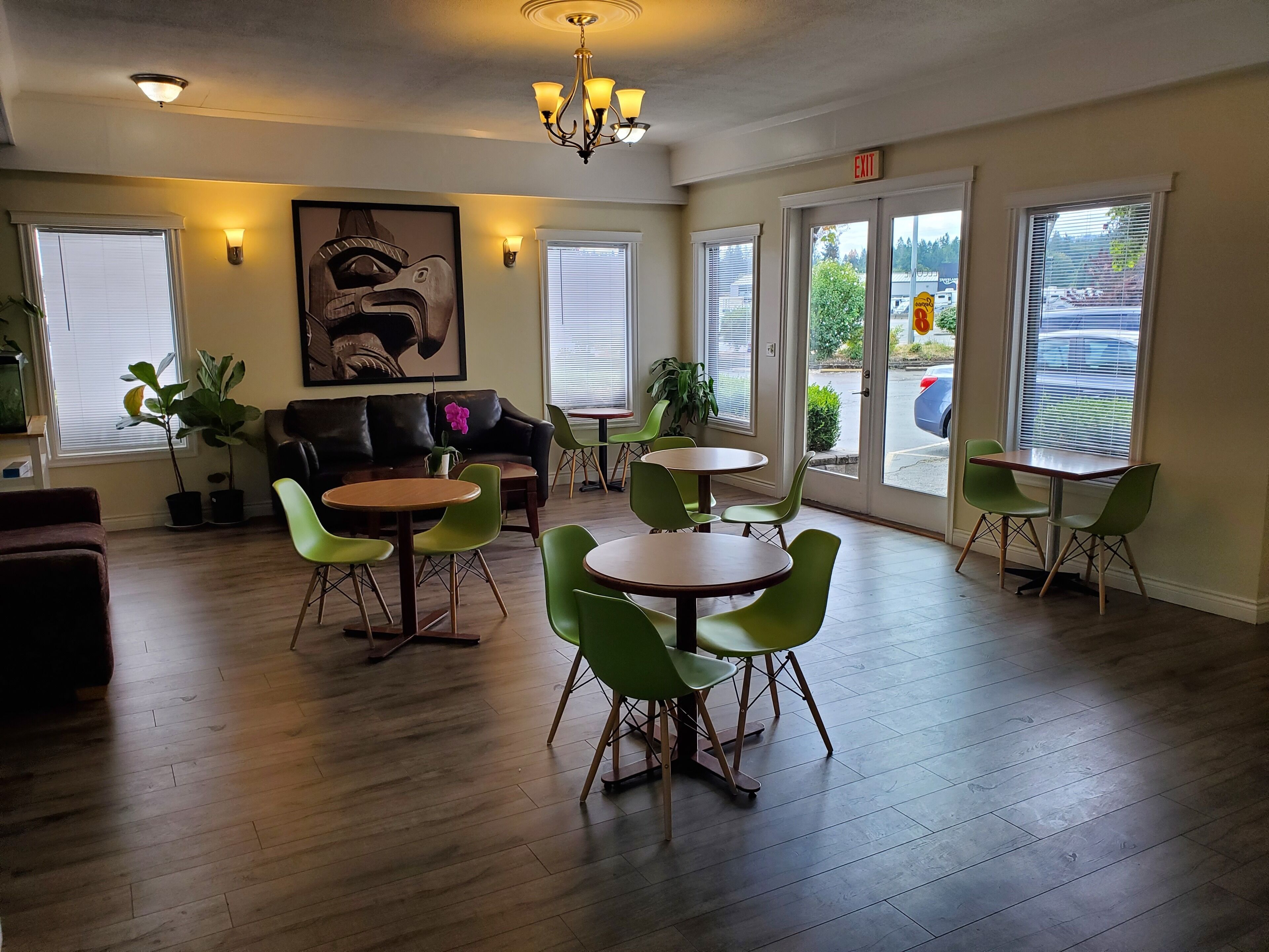 Free daily self-serve breakfast