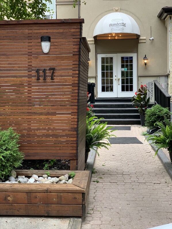 Exterior detail - Pembroke Inn (Toronto)