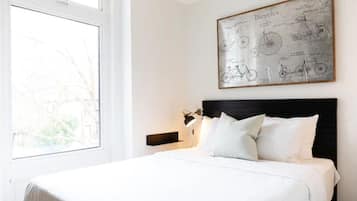 Chambre, 1 lit double | Bureau, fer et planche à repasser, Wi-Fi gratuit, draps fournis